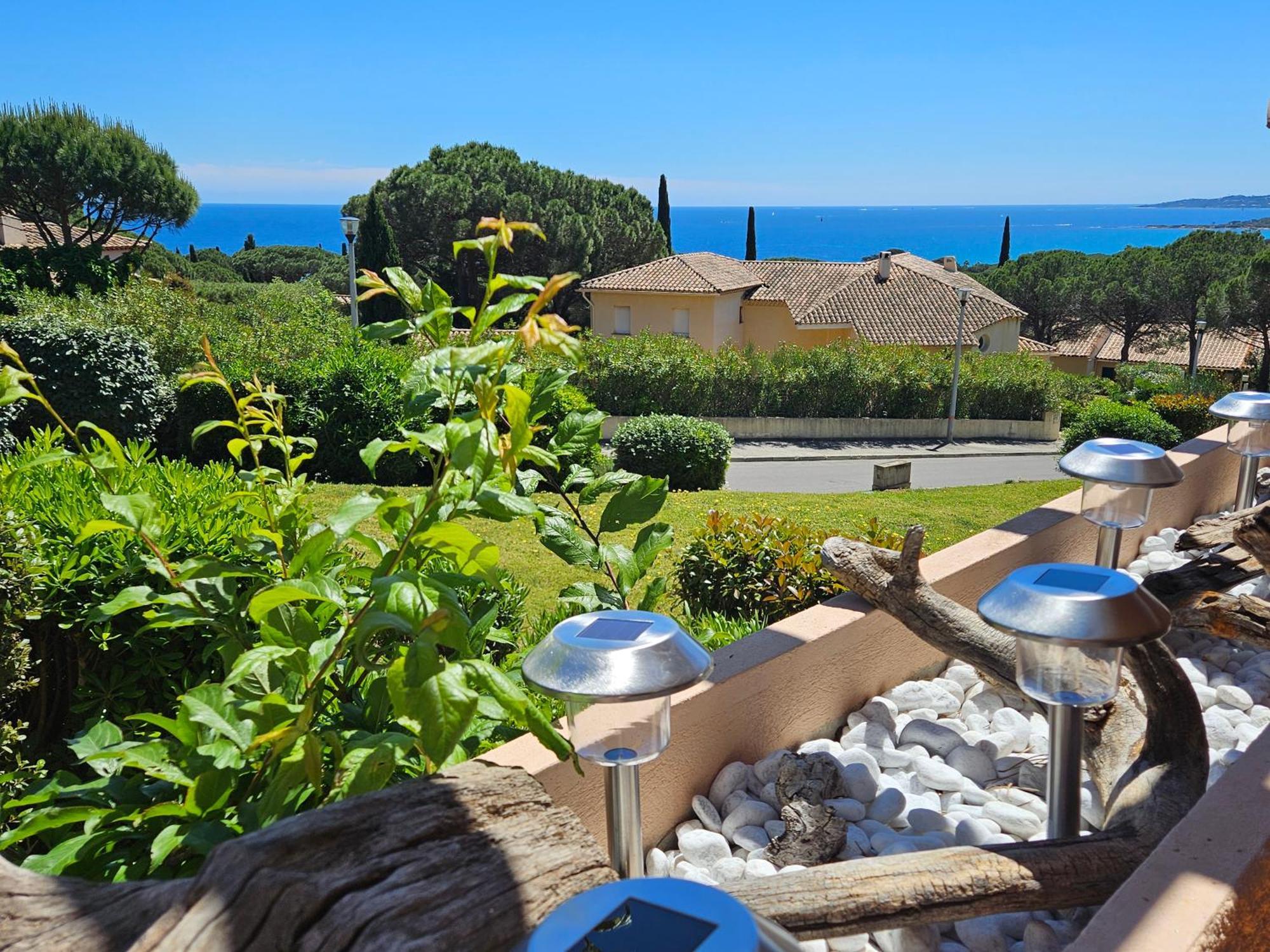 생트막시메 Studio Bord De Mer Terrasse Vue Mer Piscine 아파트 외부 사진